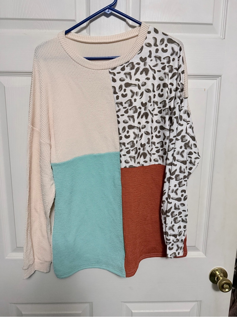 Colorblock Leopard Print Mixed-Media Women's Sweatshirt - Cream, Mint & Rust